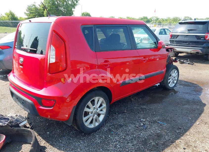 Photo 4 of 2013 Kia Soul (VIN KNDJT2A57D7626448)