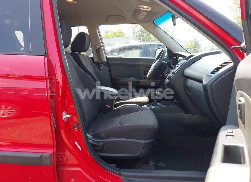 Photo 5 of 2013 Kia Soul (VIN KNDJT2A57D7626448)