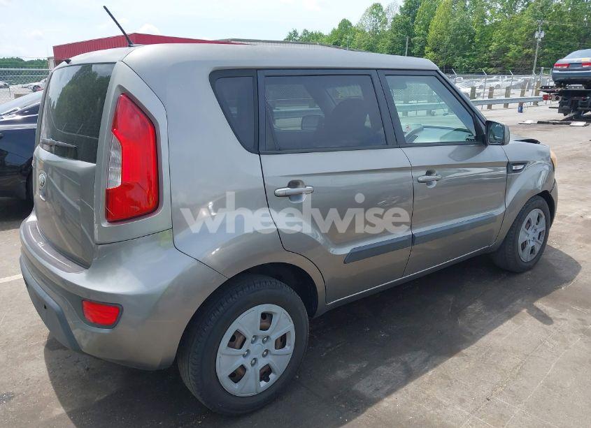 Photo 4 of 2013 Kia Soul (VIN KNDJT2A58D7588390)
