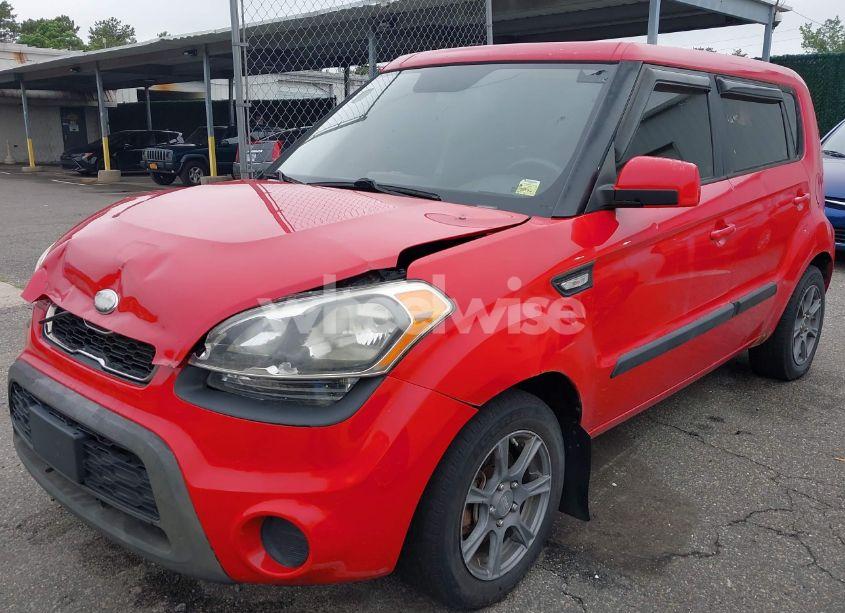 Photo 2 of 2013 Kia Soul (VIN KNDJT2A58D7603289)