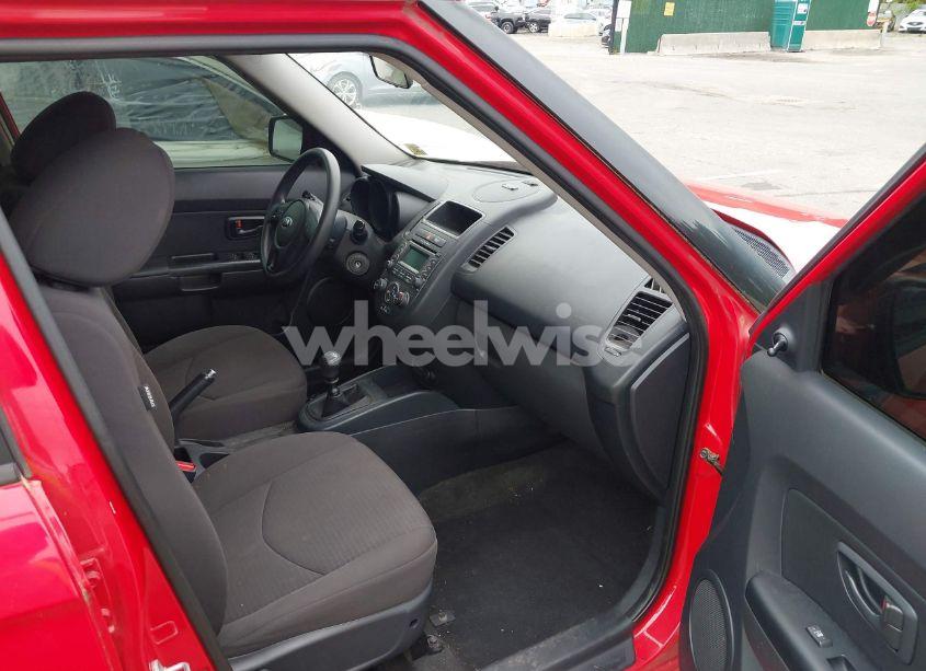 Photo 5 of 2013 Kia Soul (VIN KNDJT2A58D7603289)