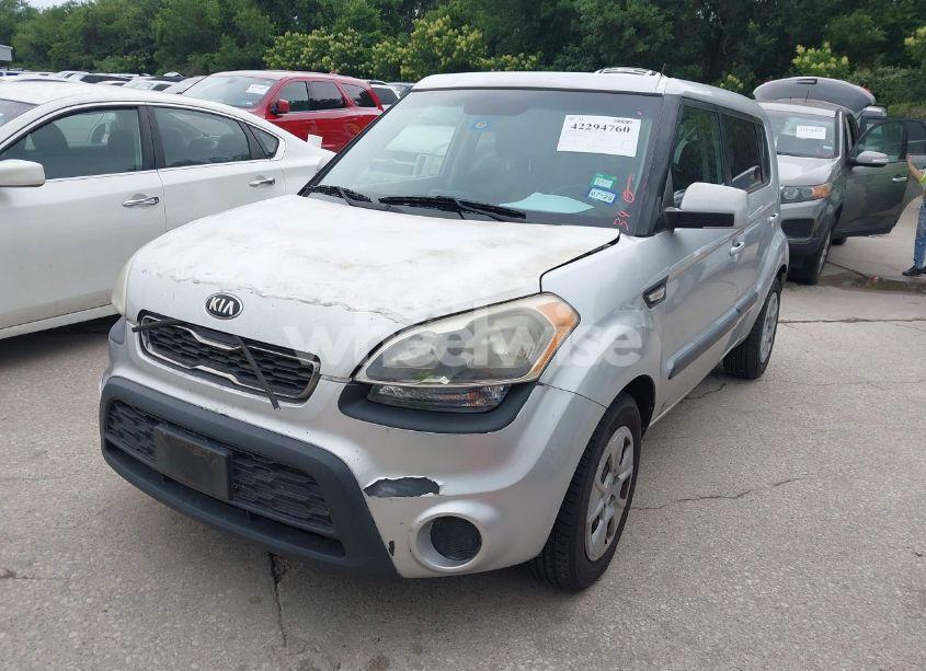 Photo 2 of 2013 Kia Soul (VIN KNDJT2A59D7487326)