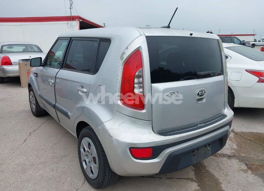 Photo 3 of 2013 Kia Soul (VIN KNDJT2A59D7487326)
