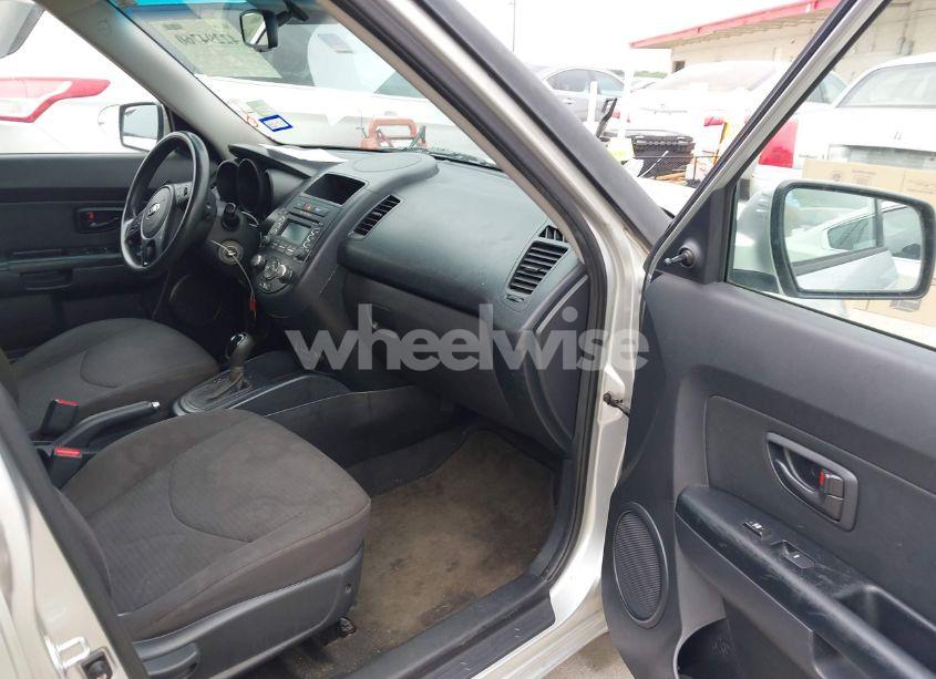 Photo 5 of 2013 Kia Soul (VIN KNDJT2A59D7487326)
