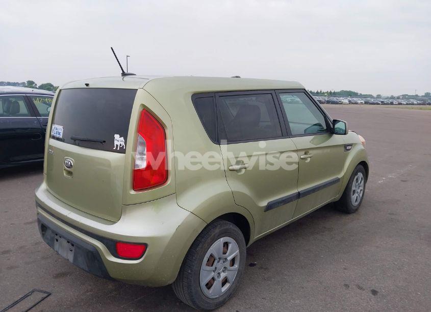 Photo 4 of 2013 Kia Soul (VIN KNDJT2A59D7523032)