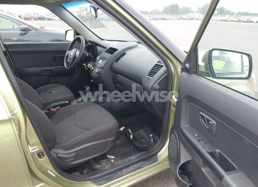 Photo 5 of 2013 Kia Soul (VIN KNDJT2A59D7523032)