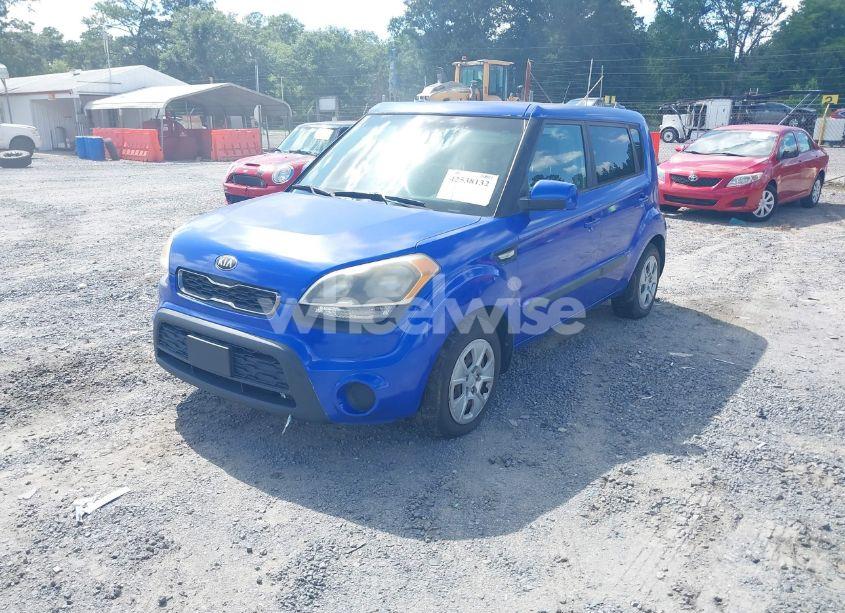 Photo 2 of 2013 Kia Soul (VIN KNDJT2A59D7534693)