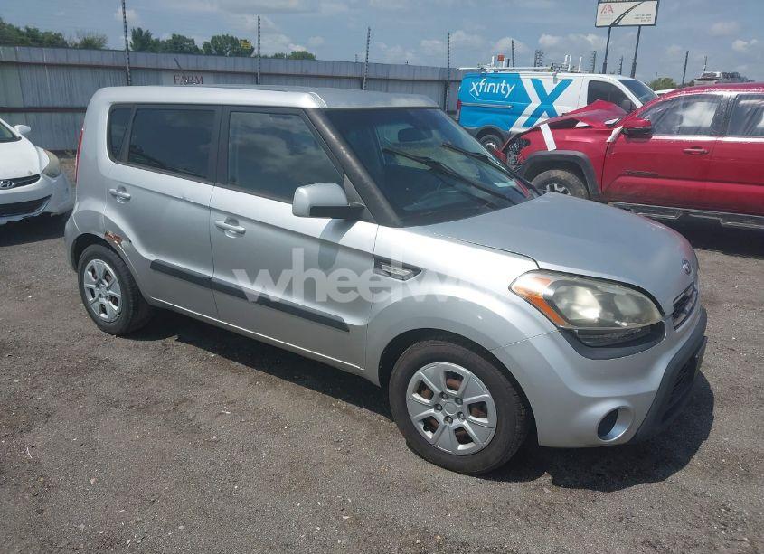 2013 Kia Soul (VIN KNDJT2A59D7550747) main photo