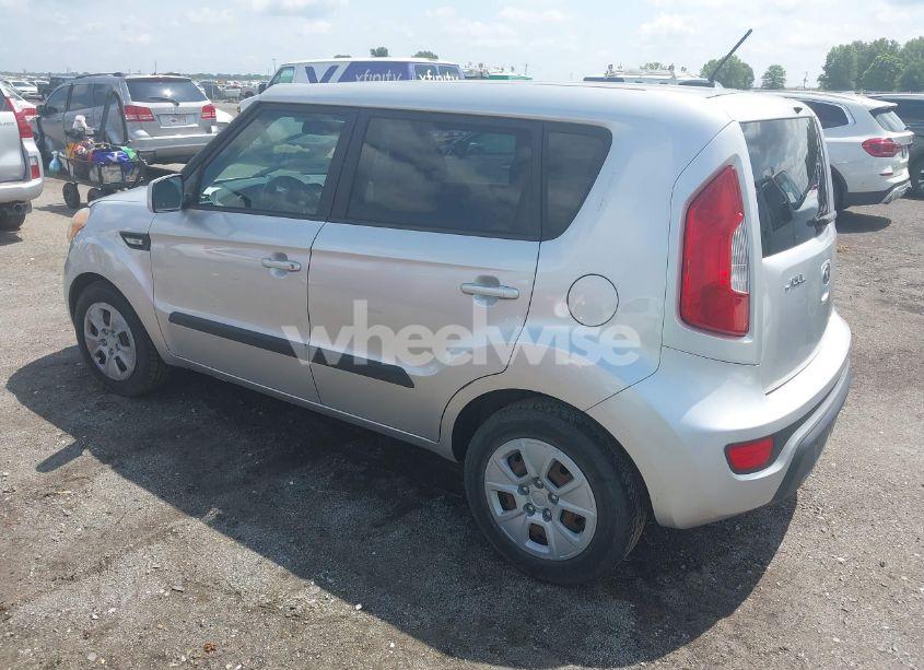 Photo 3 of 2013 Kia Soul (VIN KNDJT2A59D7550747)