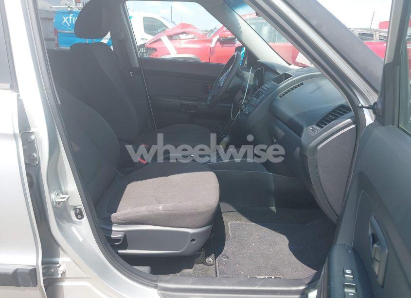 Photo 5 of 2013 Kia Soul (VIN KNDJT2A59D7550747)