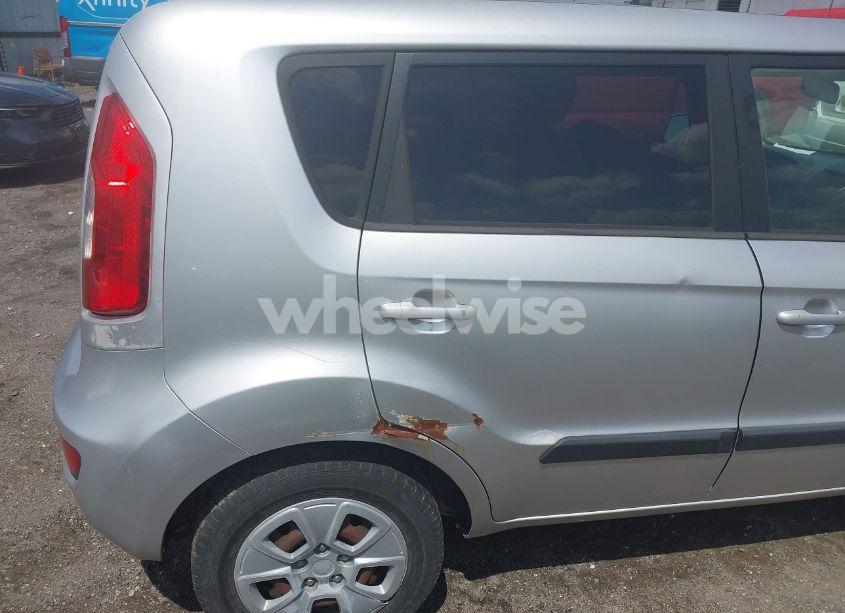 Photo 6 of 2013 Kia Soul (VIN KNDJT2A59D7550747)