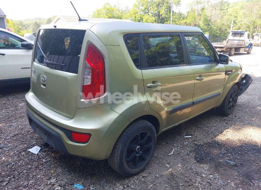 Photo 4 of 2013 Kia Soul (VIN KNDJT2A59D7623387)