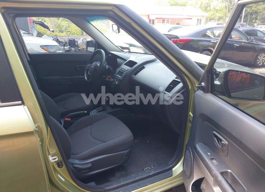 Photo 5 of 2013 Kia Soul (VIN KNDJT2A59D7623387)