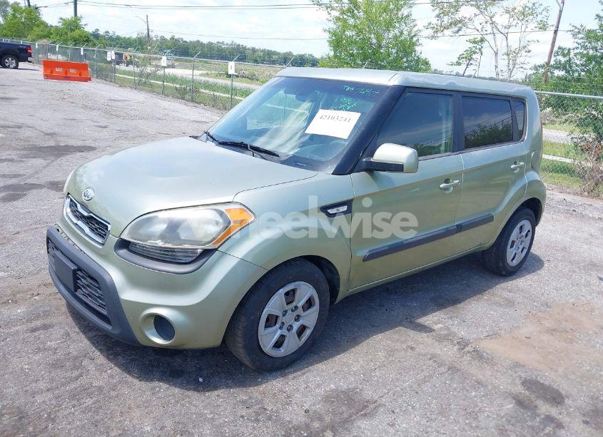 Photo 2 of 2012 Kia Soul (VIN KNDJT2A5XC7404730)