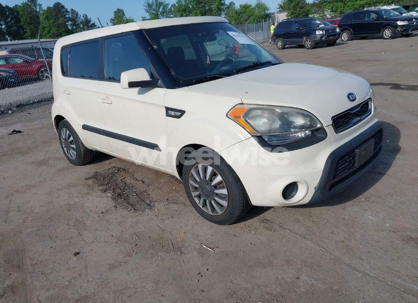 2013 Kia Soul (VIN KNDJT2A5XD7484452) main photo