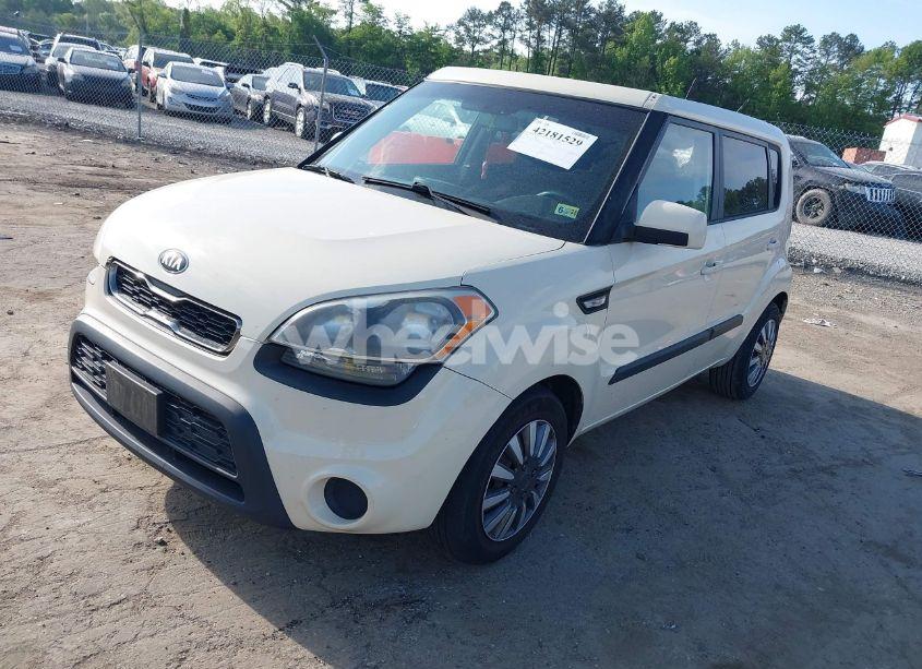 Photo 2 of 2013 Kia Soul (VIN KNDJT2A5XD7484452)