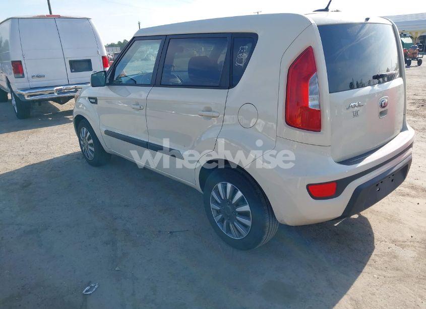 Photo 3 of 2013 Kia Soul (VIN KNDJT2A5XD7484452)