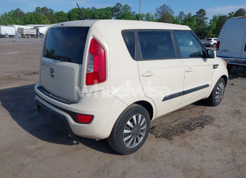 Photo 4 of 2013 Kia Soul (VIN KNDJT2A5XD7484452)