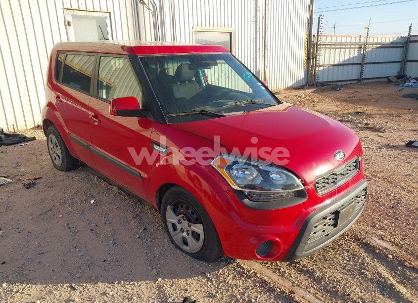 2013 Kia Soul (VIN KNDJT2A5XD7514632) main photo