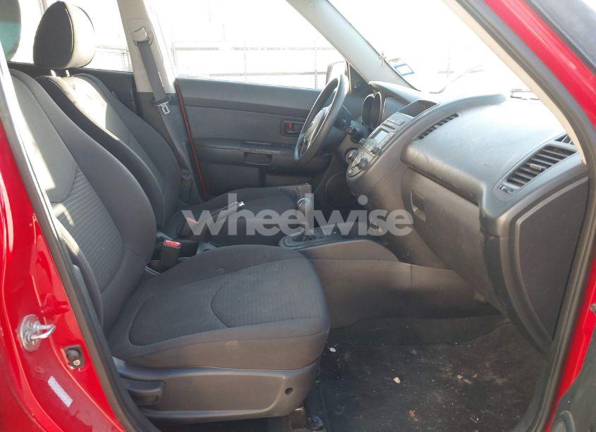 Photo 4 of 2013 Kia Soul (VIN KNDJT2A5XD7514632)