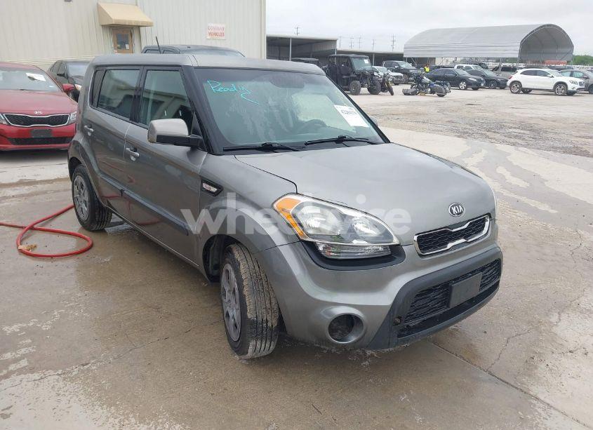 2013 Kia Soul (VIN KNDJT2A5XD7574250) main photo