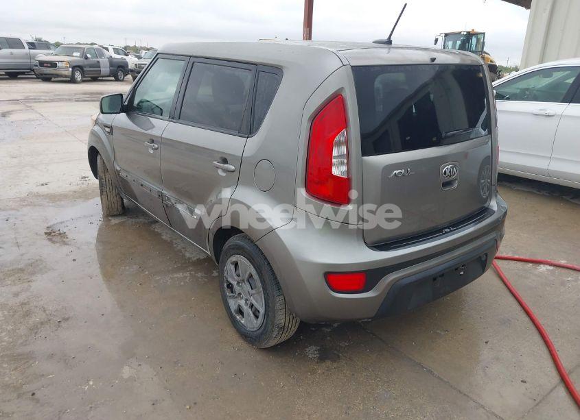 Photo 3 of 2013 Kia Soul (VIN KNDJT2A5XD7574250)