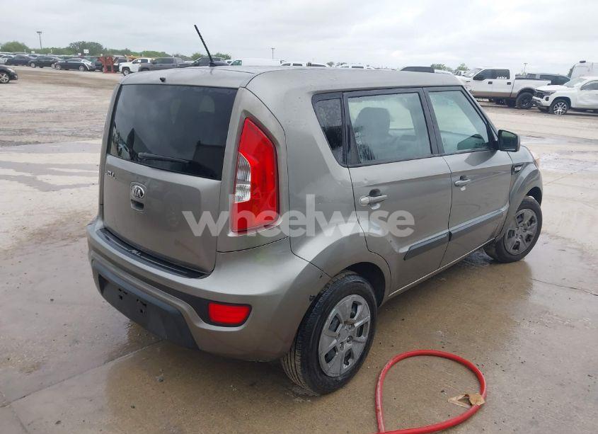 Photo 4 of 2013 Kia Soul (VIN KNDJT2A5XD7574250)