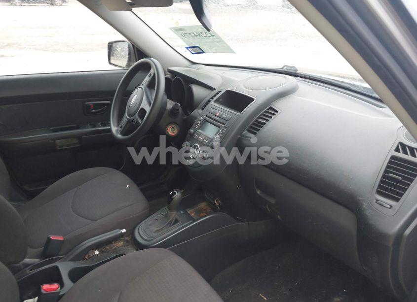 Photo 5 of 2013 Kia Soul (VIN KNDJT2A5XD7574250)