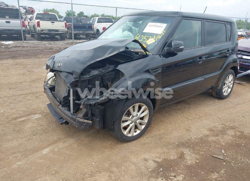 Photo 2 of 2012 Kia Soul + (VIN KNDJT2A60C7363033)