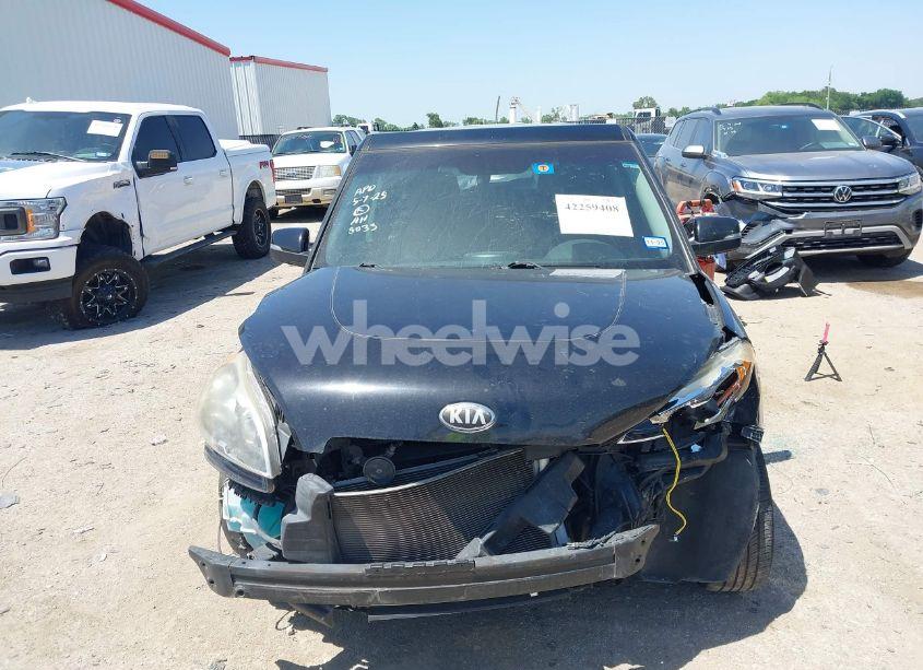 Photo 12 of 2013 Kia Soul + (VIN KNDJT2A60D7495033)