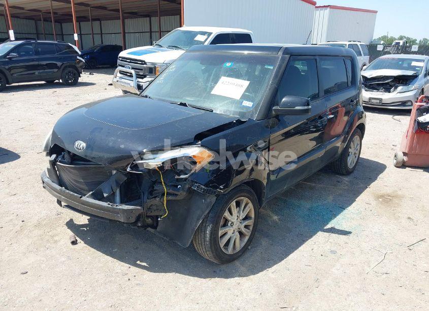 Photo 2 of 2013 Kia Soul + (VIN KNDJT2A60D7495033)