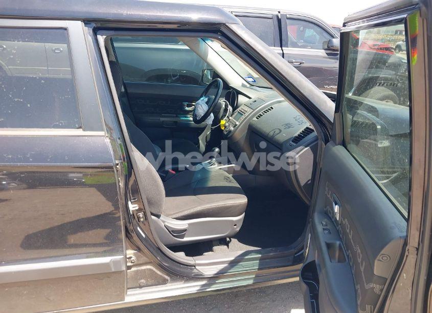 Photo 5 of 2013 Kia Soul + (VIN KNDJT2A60D7495033)