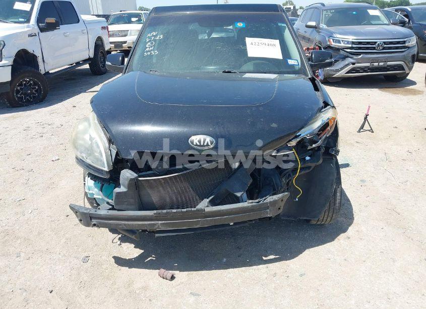 Photo 6 of 2013 Kia Soul + (VIN KNDJT2A60D7495033)