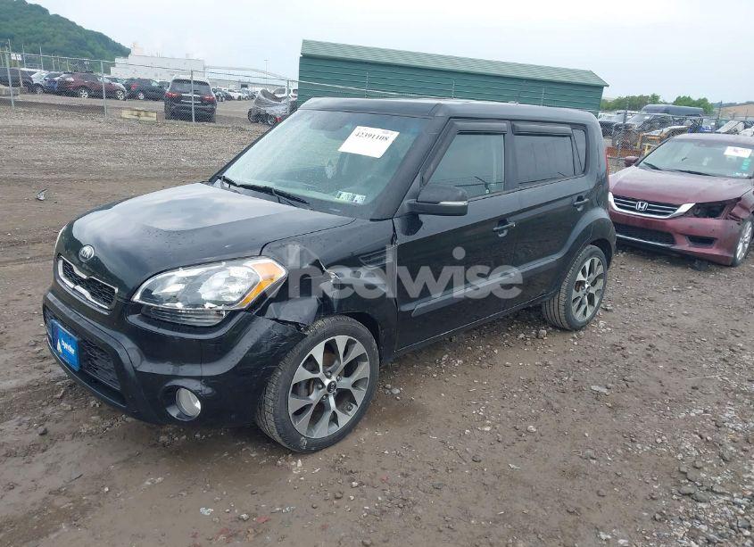 Photo 2 of 2013 Kia Soul ! (VIN KNDJT2A60D7524689)