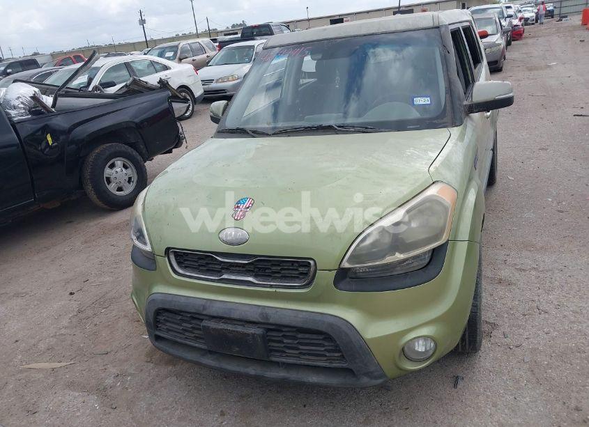 Photo 10 of 2013 Kia Soul + (VIN KNDJT2A60D7576761)