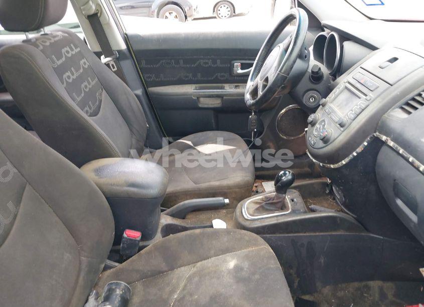 Photo 5 of 2013 Kia Soul + (VIN KNDJT2A60D7576761)