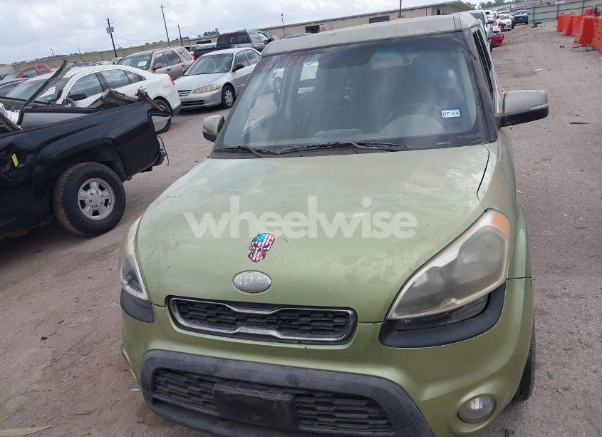 Photo 6 of 2013 Kia Soul + (VIN KNDJT2A60D7576761)