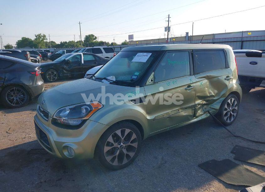 Photo 2 of 2013 Kia Soul ! (VIN KNDJT2A60D7599991)