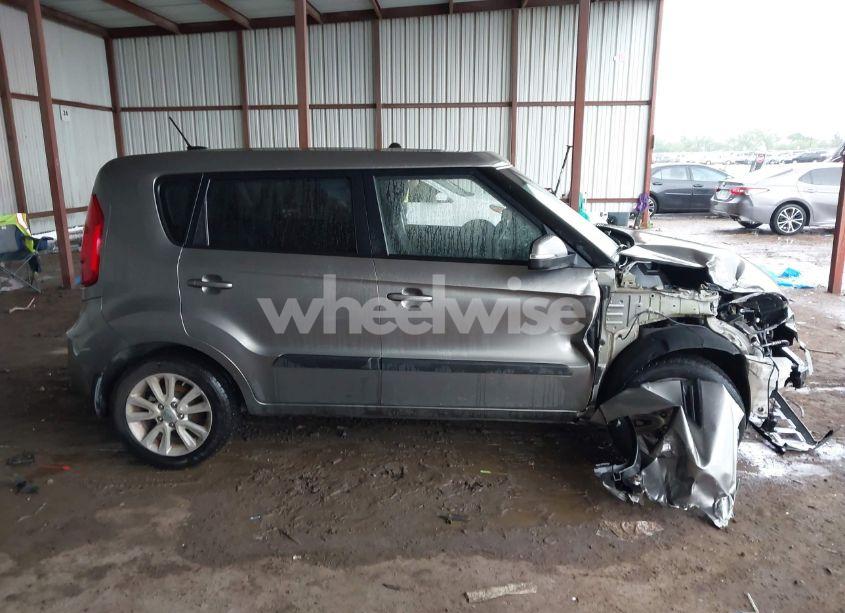 Photo 12 of 2013 Kia Soul + (VIN KNDJT2A60D7639373)