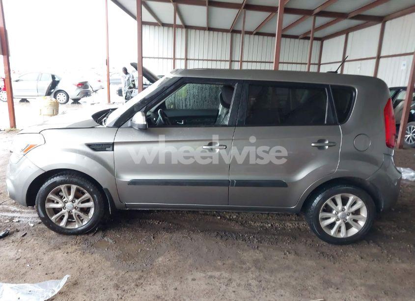 Photo 13 of 2013 Kia Soul + (VIN KNDJT2A60D7639373)