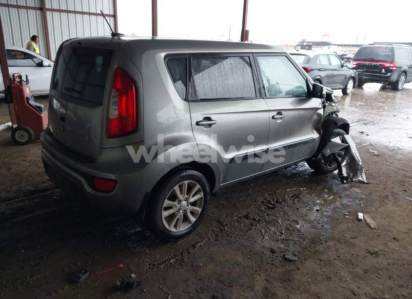 Photo 4 of 2013 Kia Soul + (VIN KNDJT2A60D7639373)