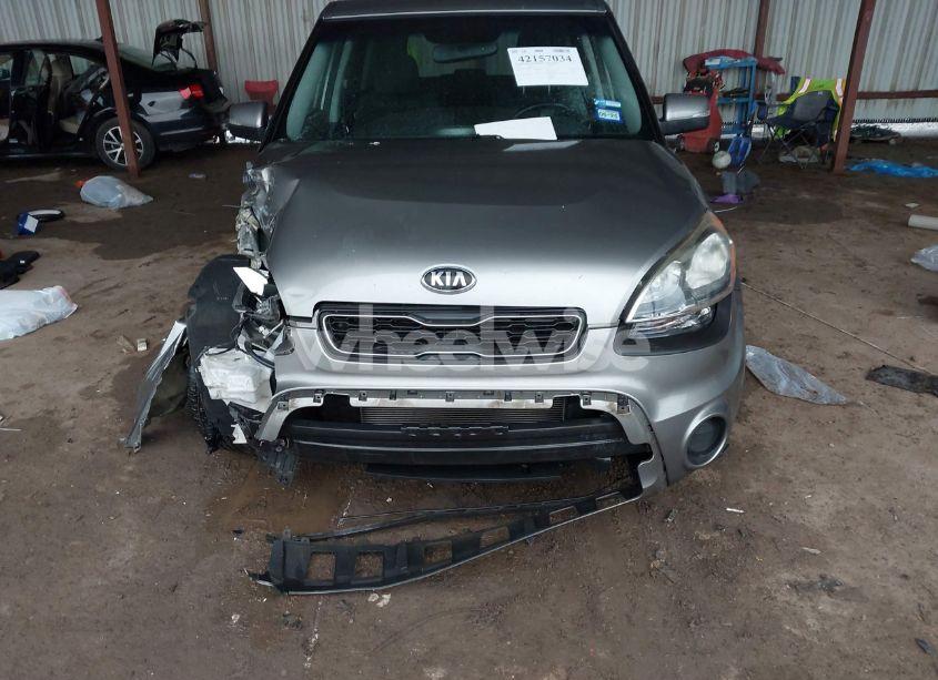 Photo 6 of 2013 Kia Soul + (VIN KNDJT2A60D7639373)