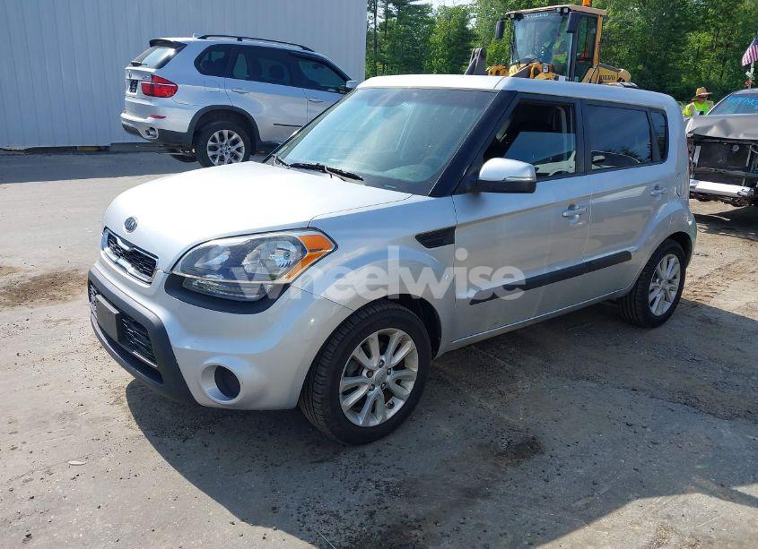 Photo 2 of 2012 Kia Soul + (VIN KNDJT2A61C7365664)