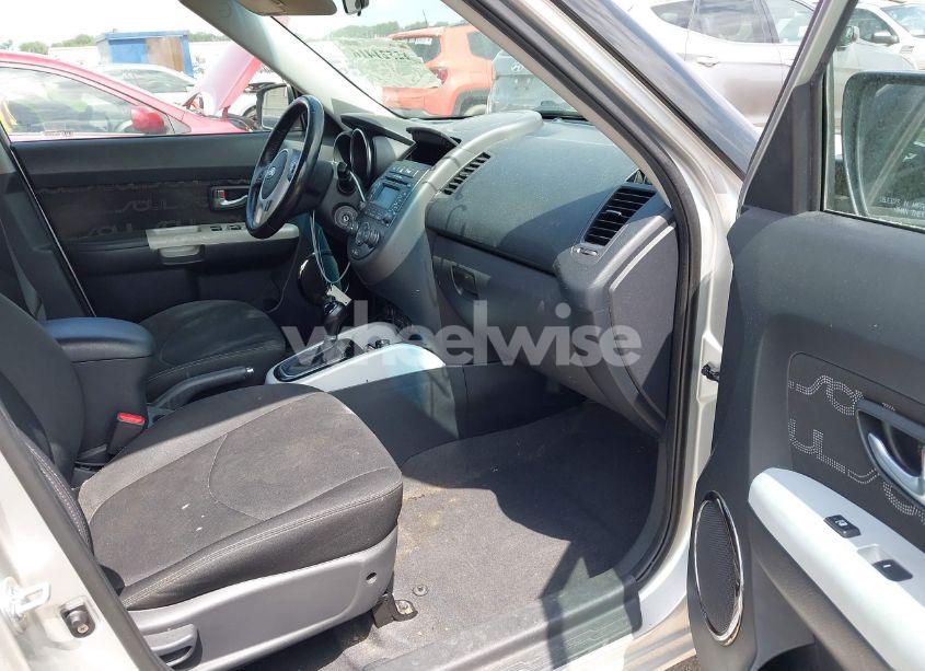 Photo 5 of 2012 Kia Soul + (VIN KNDJT2A61C7375398)