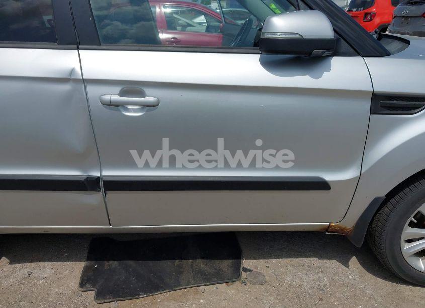 Photo 6 of 2012 Kia Soul + (VIN KNDJT2A61C7375398)