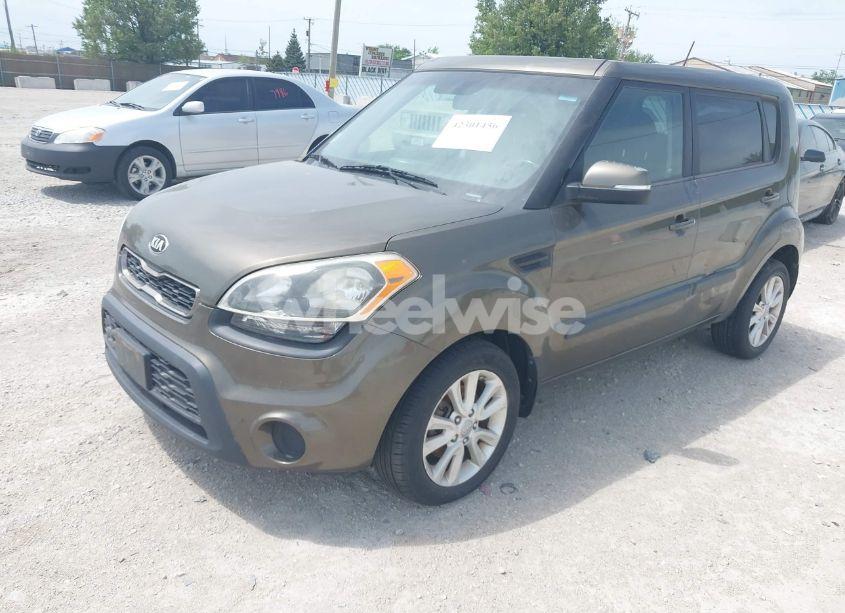 Photo 2 of 2013 Kia Soul + (VIN KNDJT2A61D7519517)