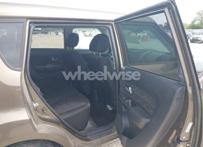 Photo 8 of 2013 Kia Soul + (VIN KNDJT2A61D7519517)