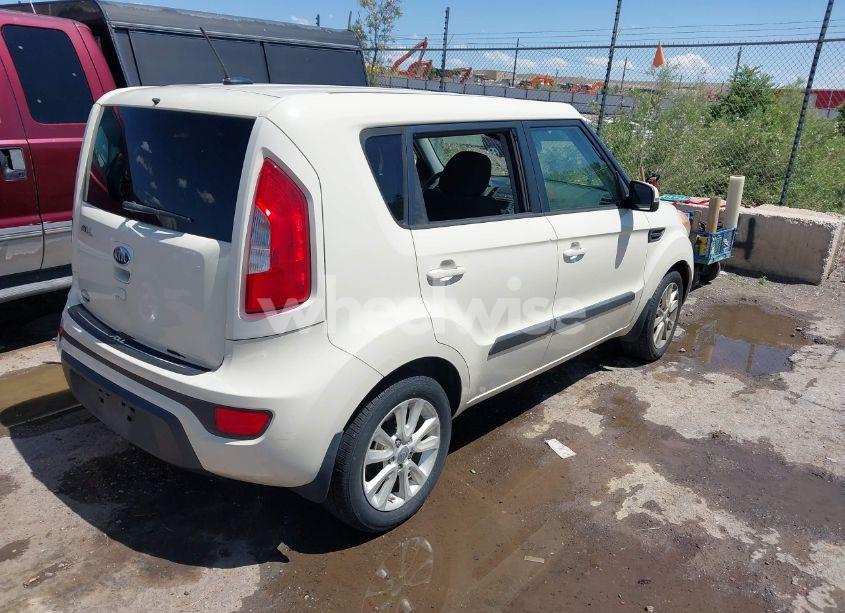 Photo 4 of 2013 Kia Soul + (VIN KNDJT2A61D7559550)