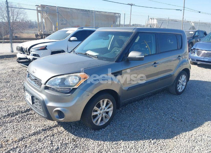 Photo 2 of 2013 Kia Soul + (VIN KNDJT2A61D7578521)