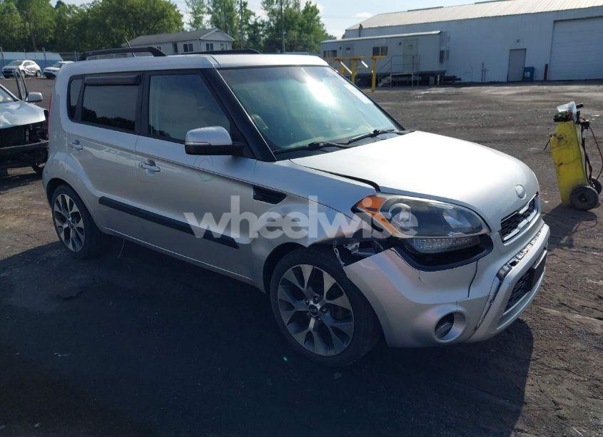 2013 Kia Soul ! (VIN KNDJT2A61D7588627) main photo